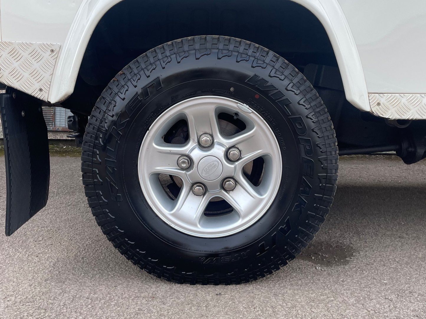 2009 Land Rover Defender 90 XS Station Wagon