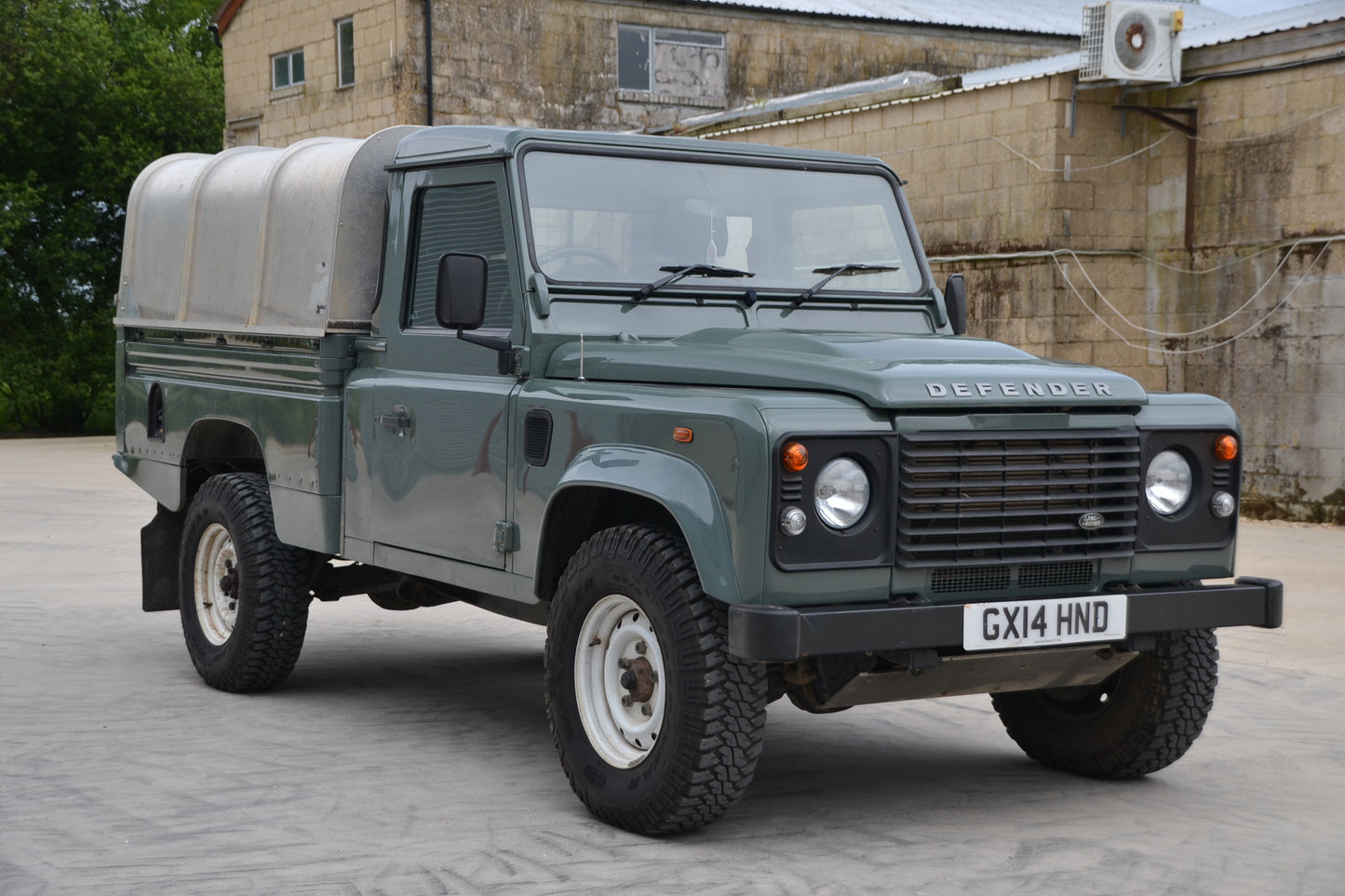 SOLD 2014 Defender 110 Hi-Capacity Pick-Up