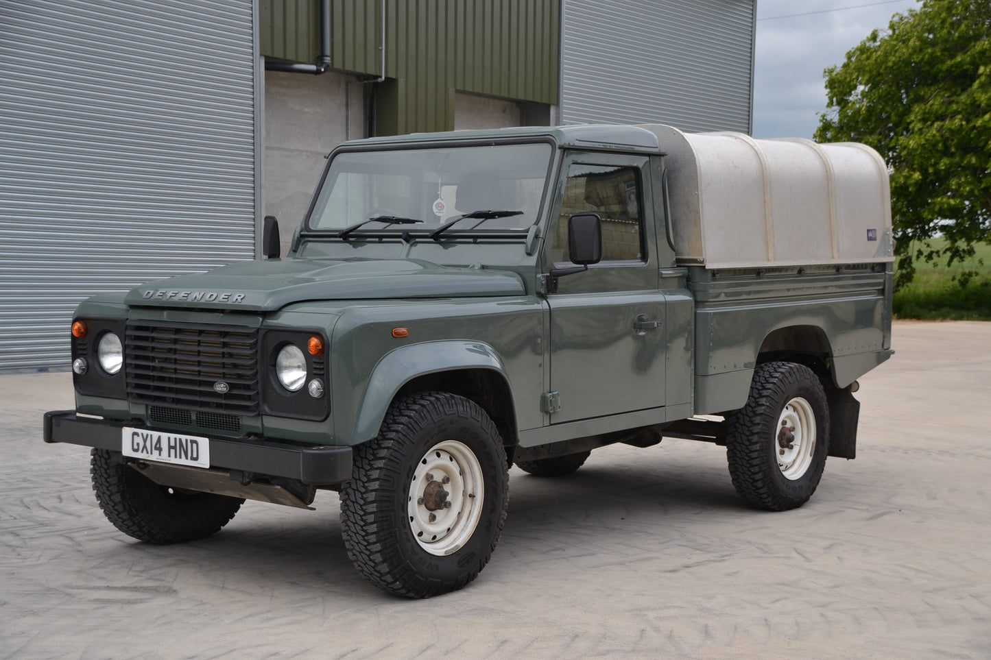SOLD 2014 Defender 110 Hi-Capacity Pick-Up