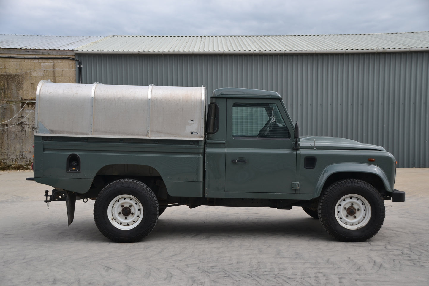 SOLD 2014 Defender 110 Hi-Capacity Pick-Up