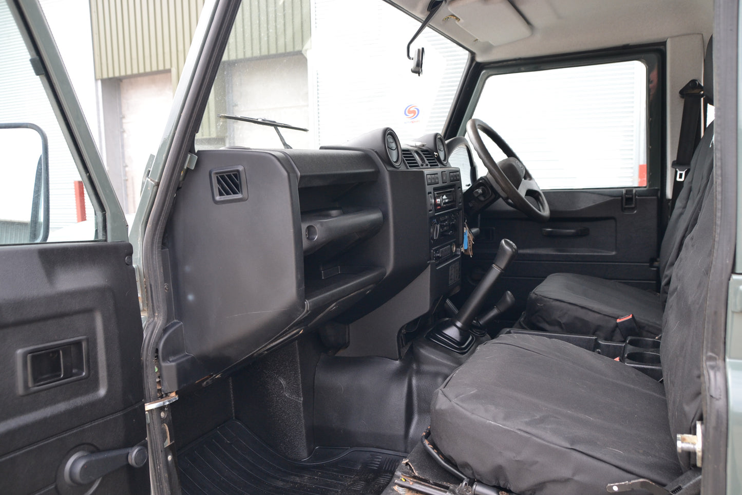 SOLD 2014 Defender 110 Hi-Capacity Pick-Up