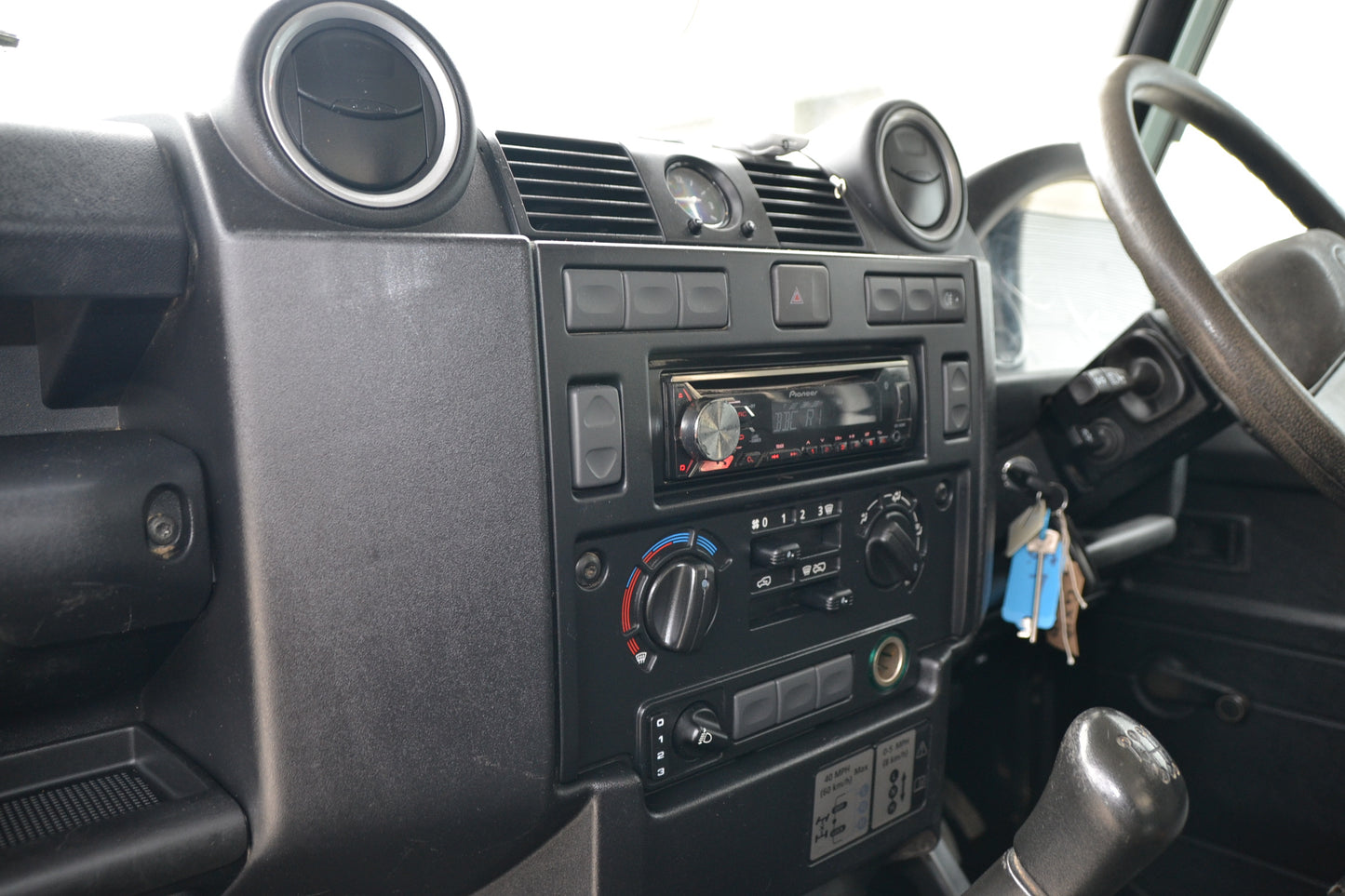 SOLD 2014 Defender 110 Hi-Capacity Pick-Up