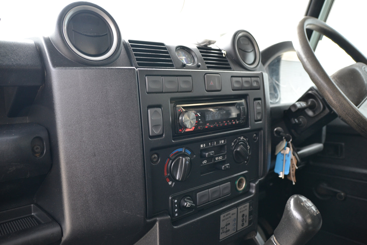 SOLD 2014 Defender 110 Hi-Capacity Pick-Up