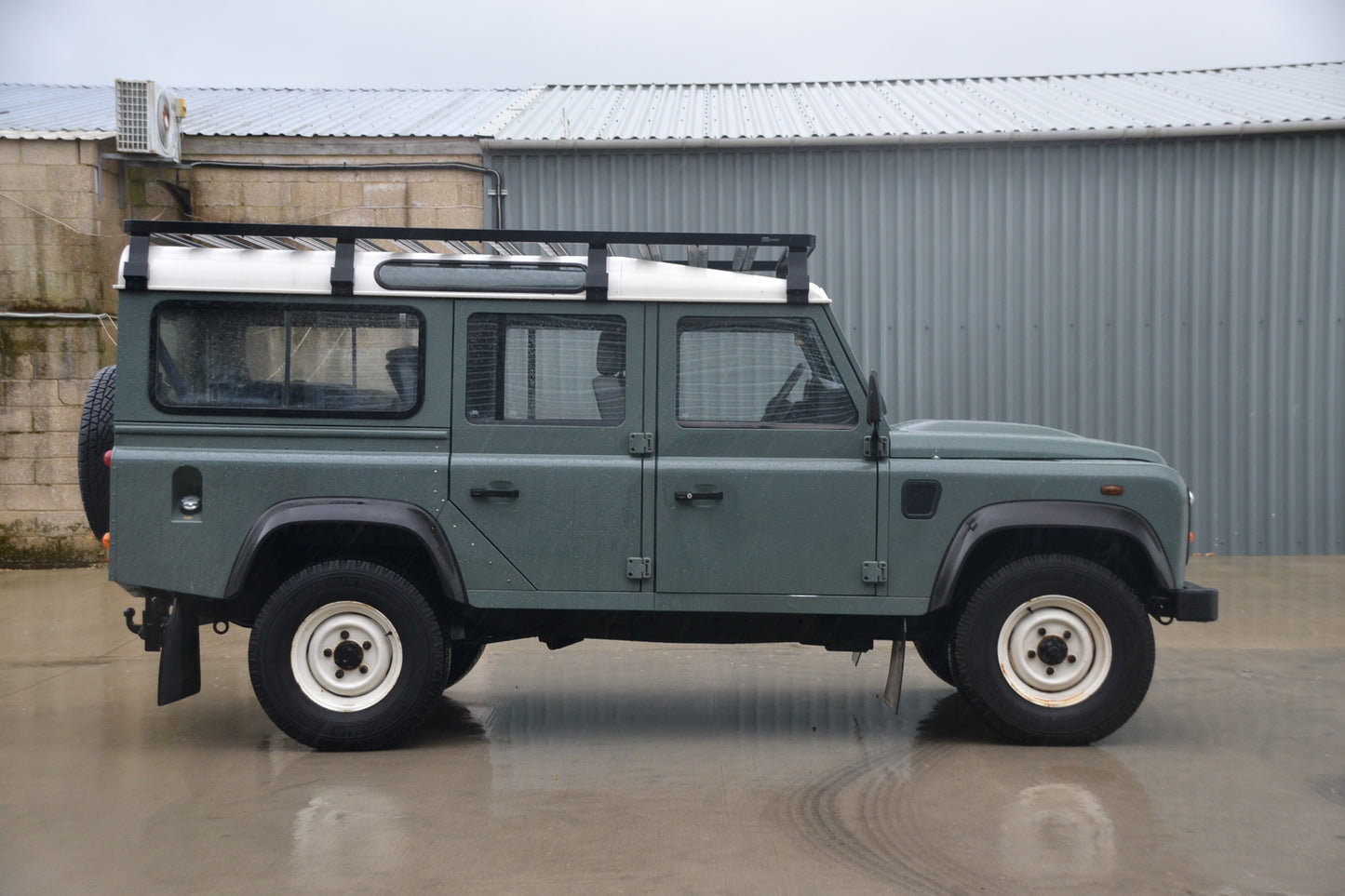 SOLD 2009 Defender 110 Station Wagon 7 seats