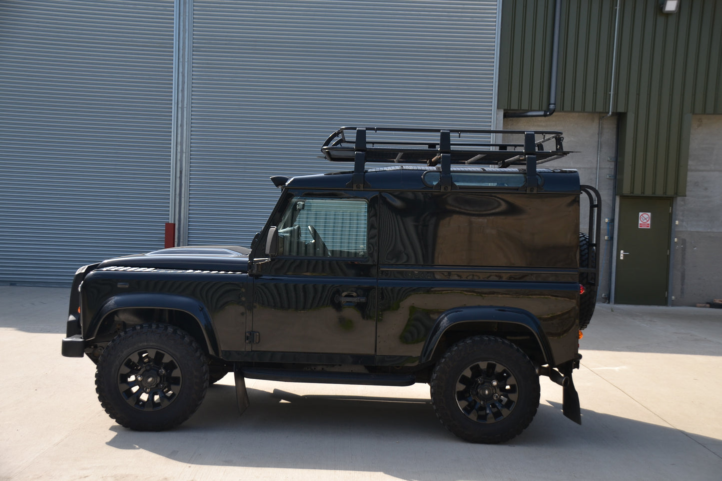 SOLD Defender 90 County Hard top 2.2 TDCi