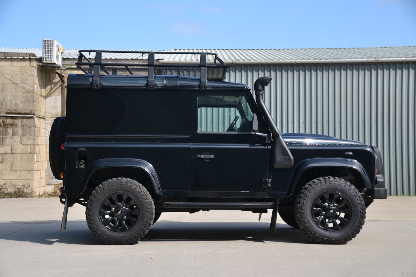 SOLD Defender 90 County Hard top 2.2 TDCi