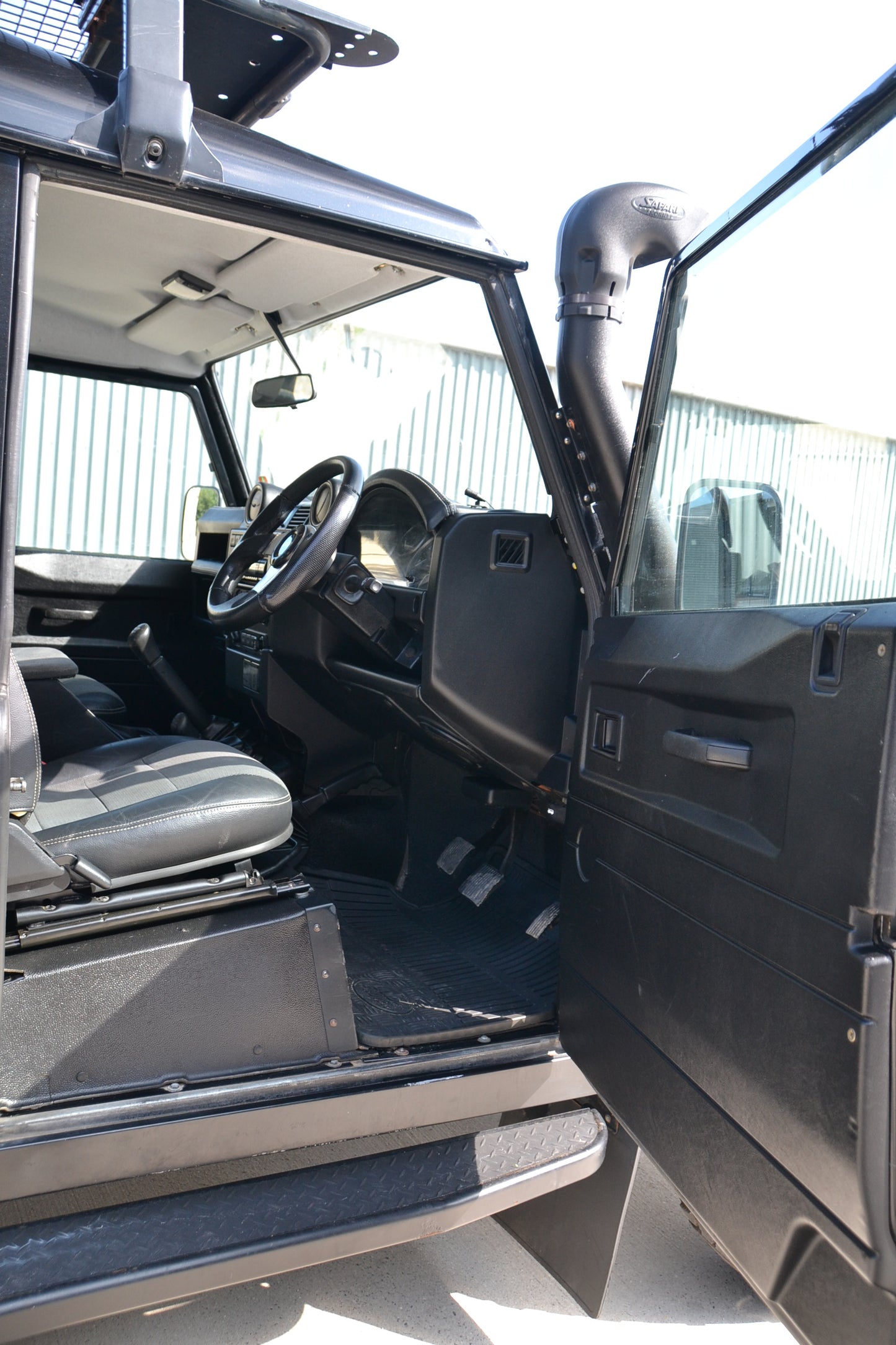 SOLD Defender 90 County Hard top 2.2 TDCi