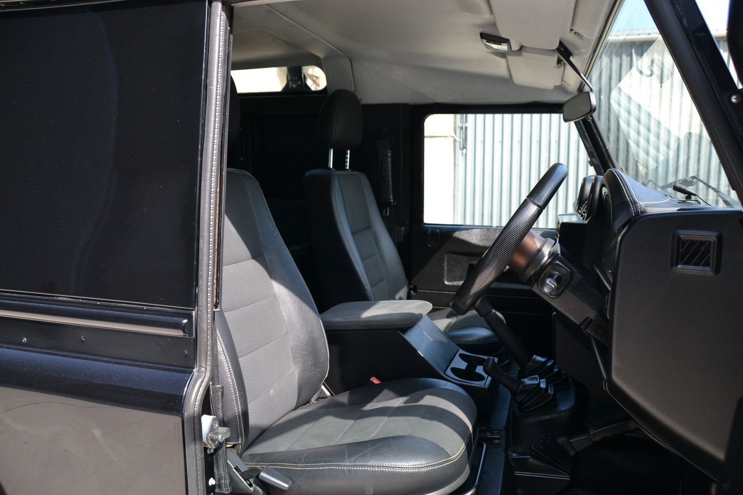 SOLD Defender 90 County Hard top 2.2 TDCi