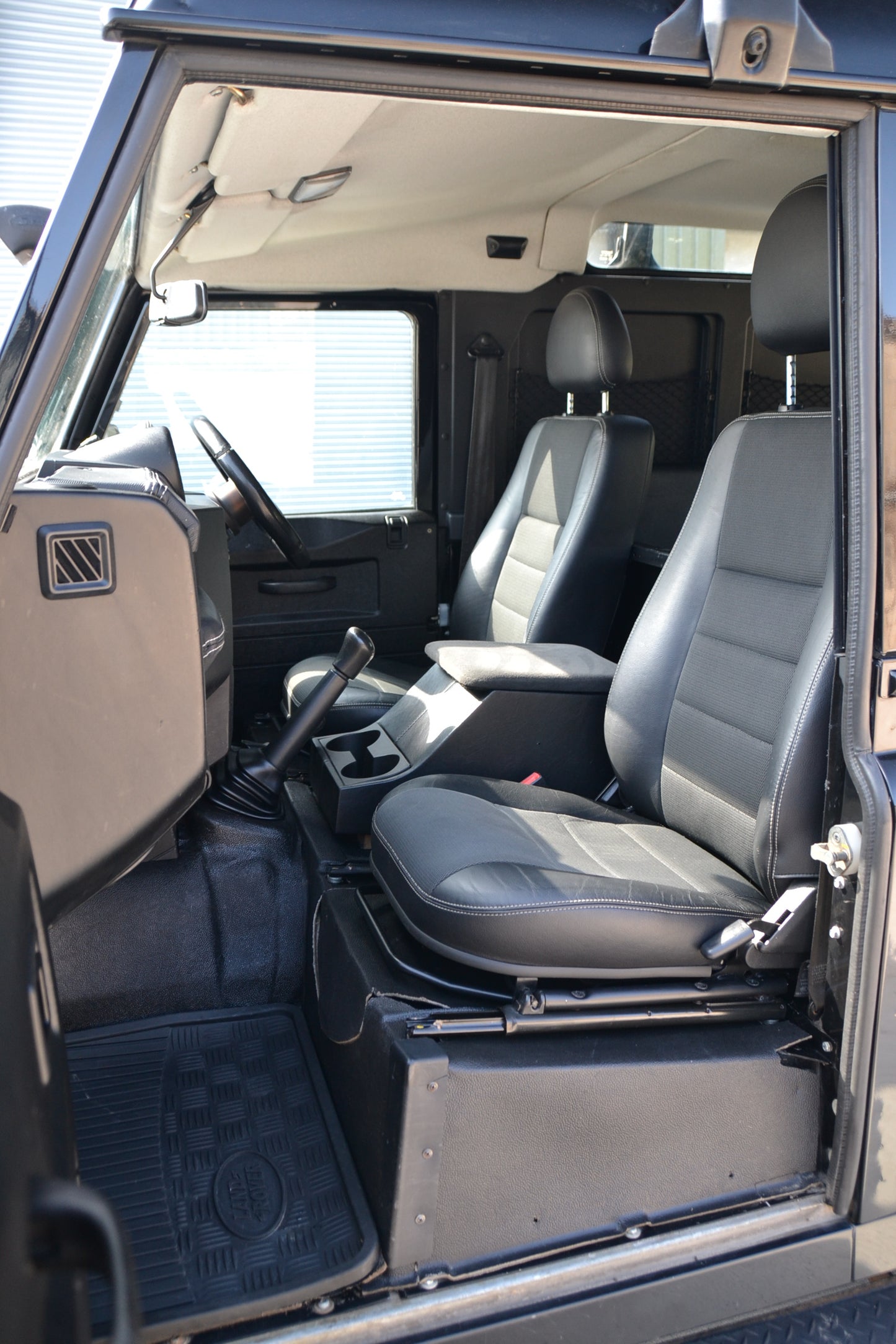 SOLD Defender 90 County Hard top 2.2 TDCi