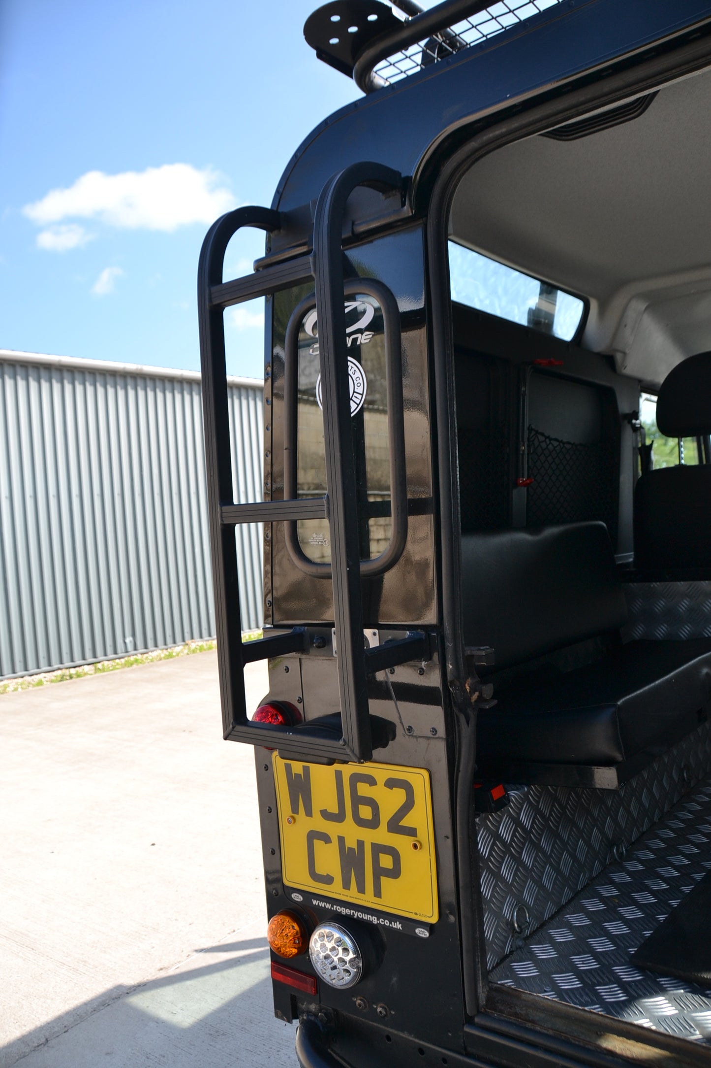 SOLD Defender 90 County Hard top 2.2 TDCi