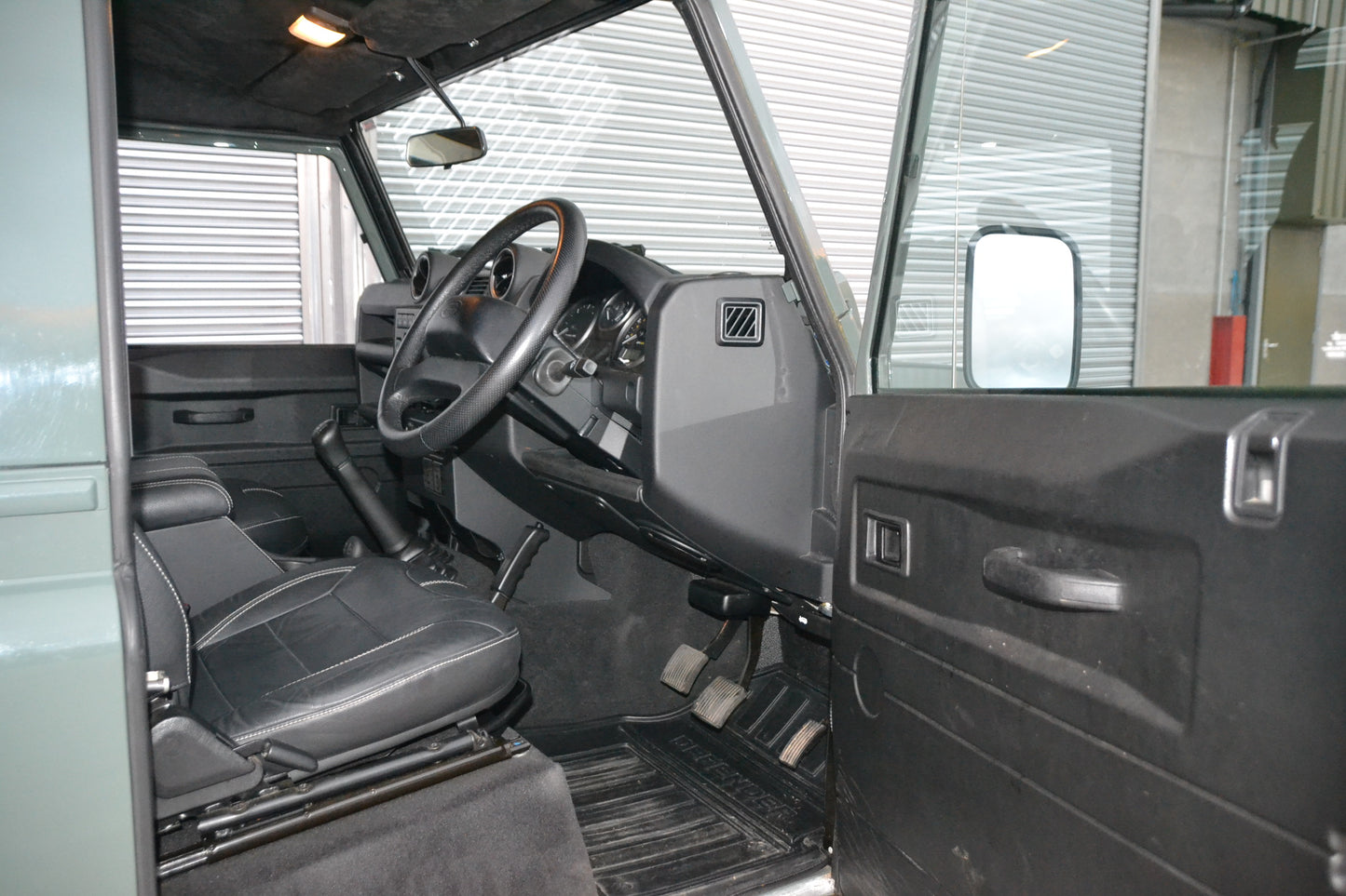 SOLD Defender 90 XS Station Wagon 2015 MY