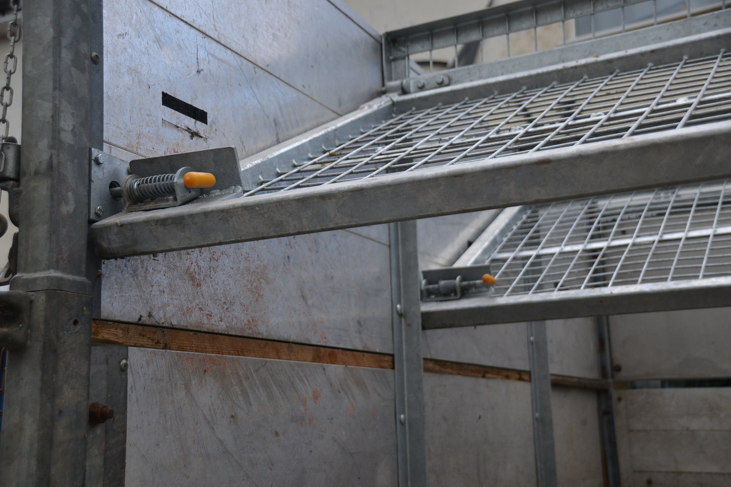 SOLD Defender 130 TD5 Tipper High sided with log/chipper partions