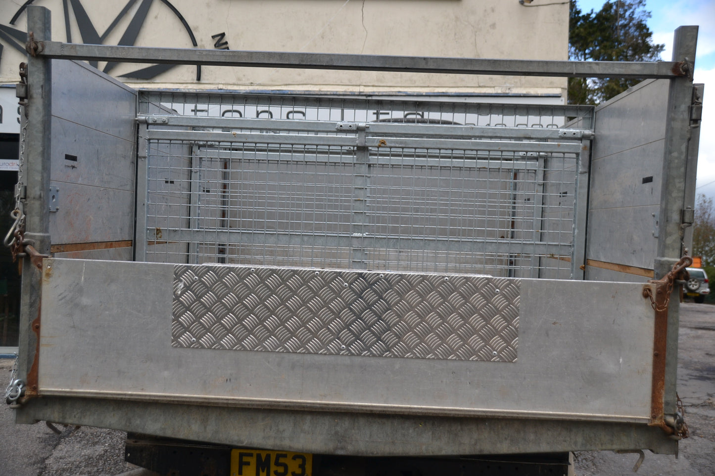 SOLD Defender 130 TD5 Tipper High sided with log/chipper partions