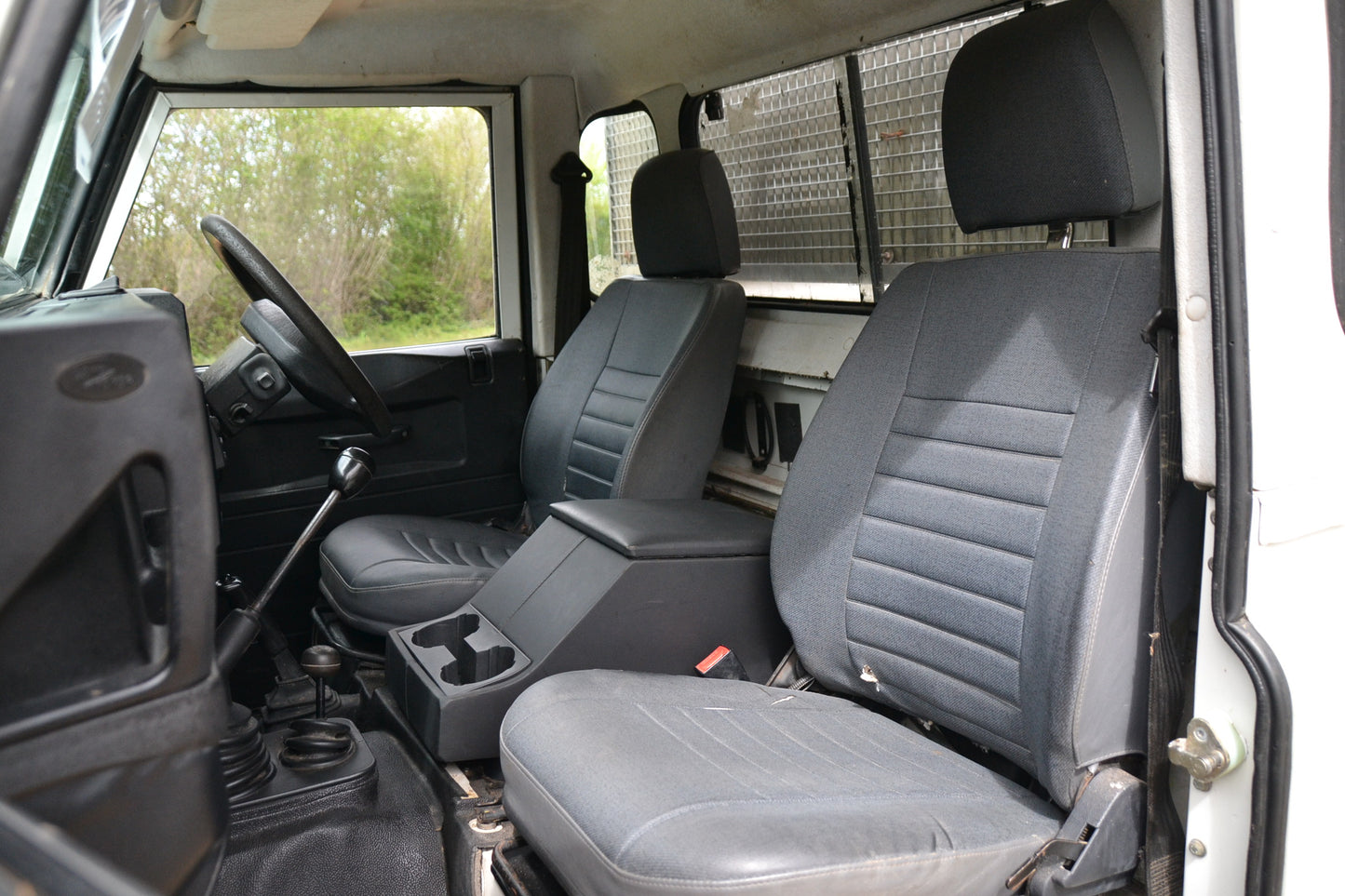 SOLD Defender 130 TD5 Tipper High sided with log/chipper partions