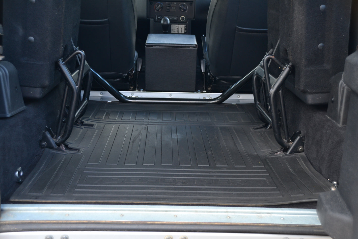 SOLD Defender 90 XS Station Wagon 2.2 TDCi 2015my