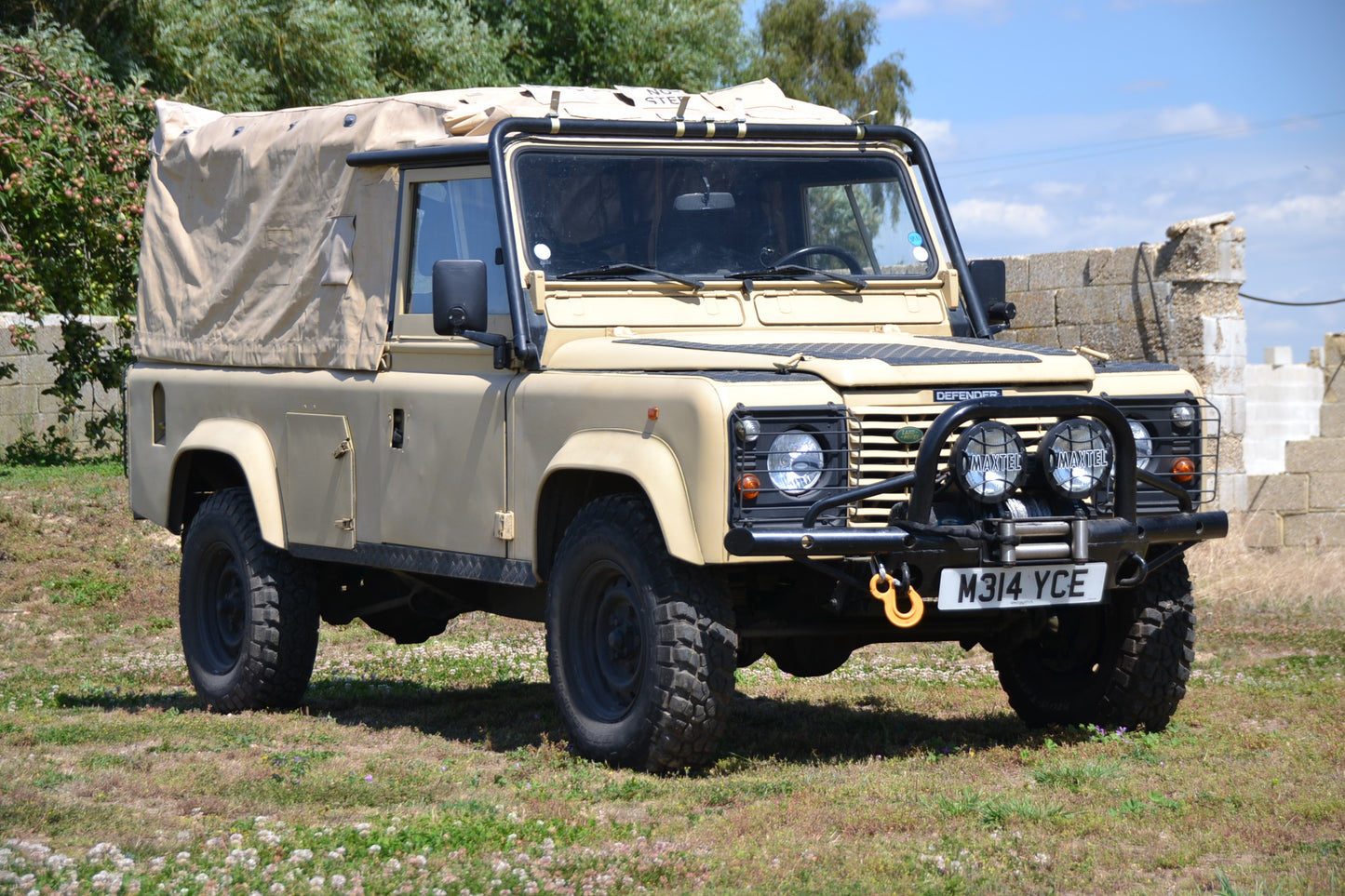 SOLD Defender 110 300 Tdi ex-military soft-top