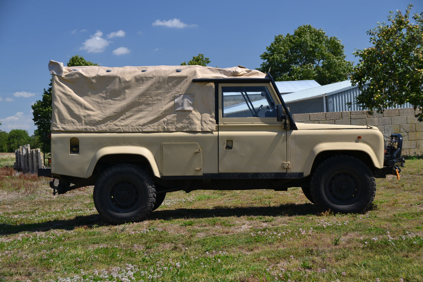 SOLD Defender 110 300 Tdi ex-military soft-top