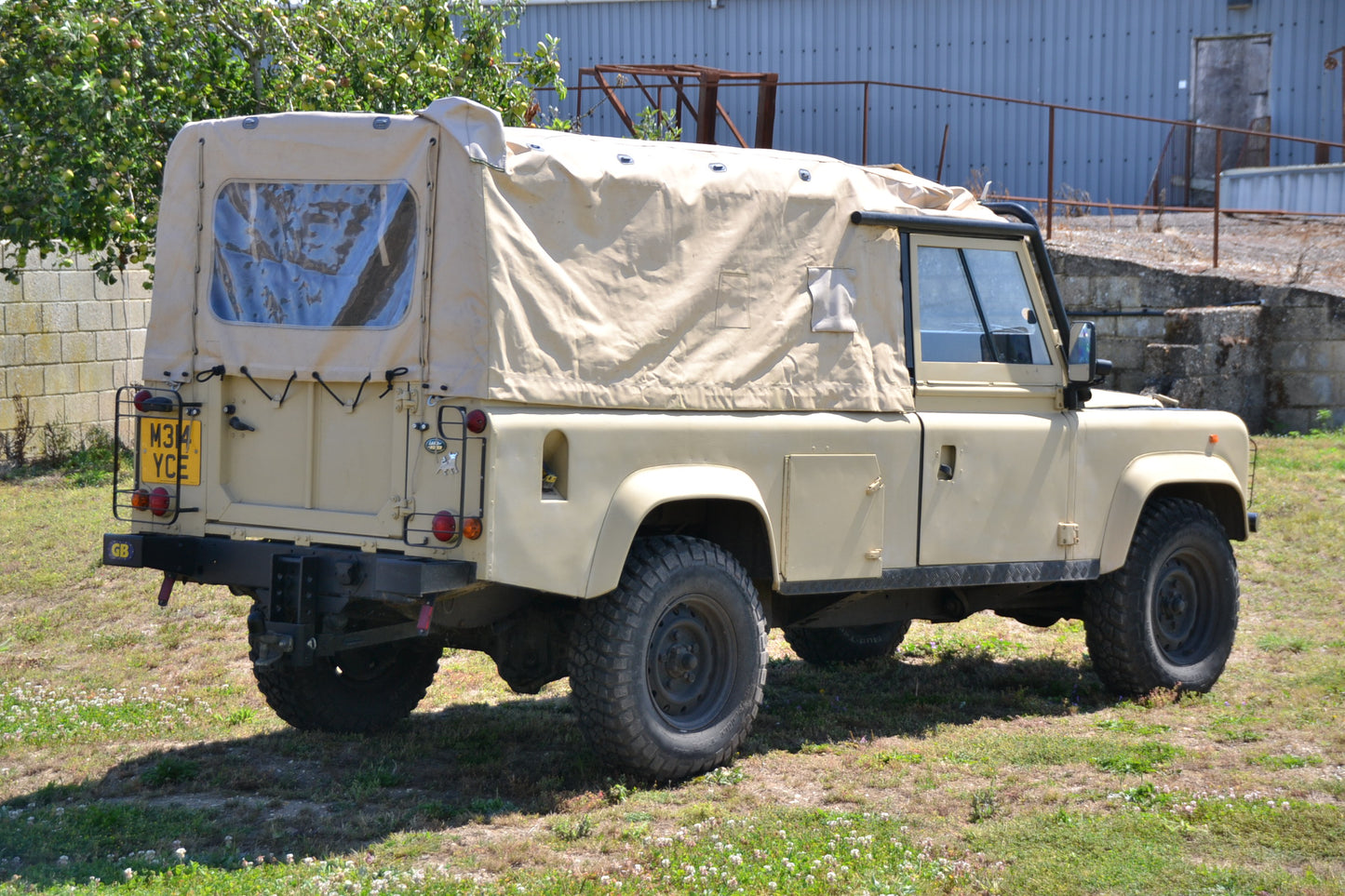 SOLD Defender 110 300 Tdi ex-military soft-top