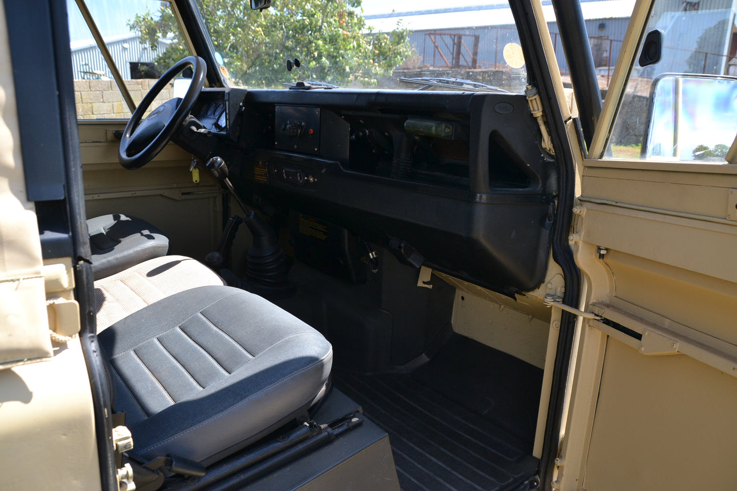 SOLD Defender 110 300 Tdi ex-military soft-top