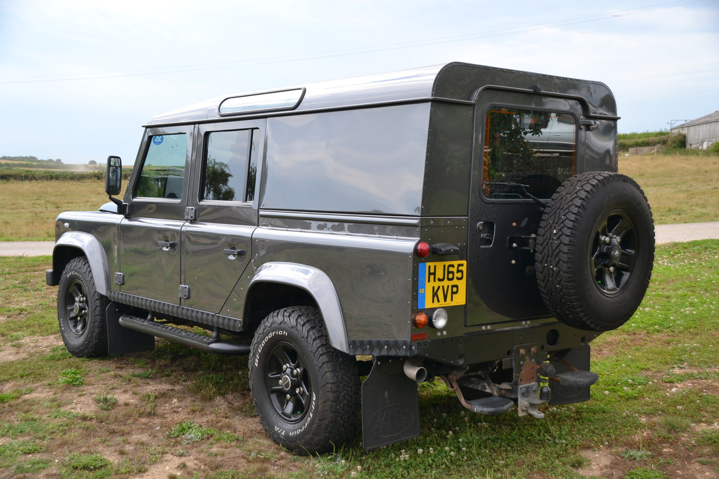 SOLD Defender 110 XS Station Wagon Utility