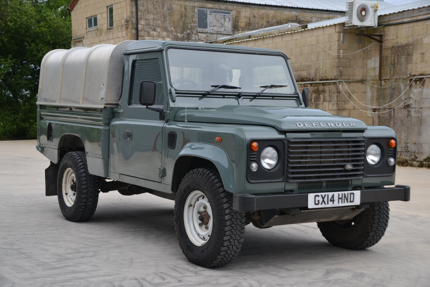 2014 Defender 110 Hi-Capacity Pick-Up