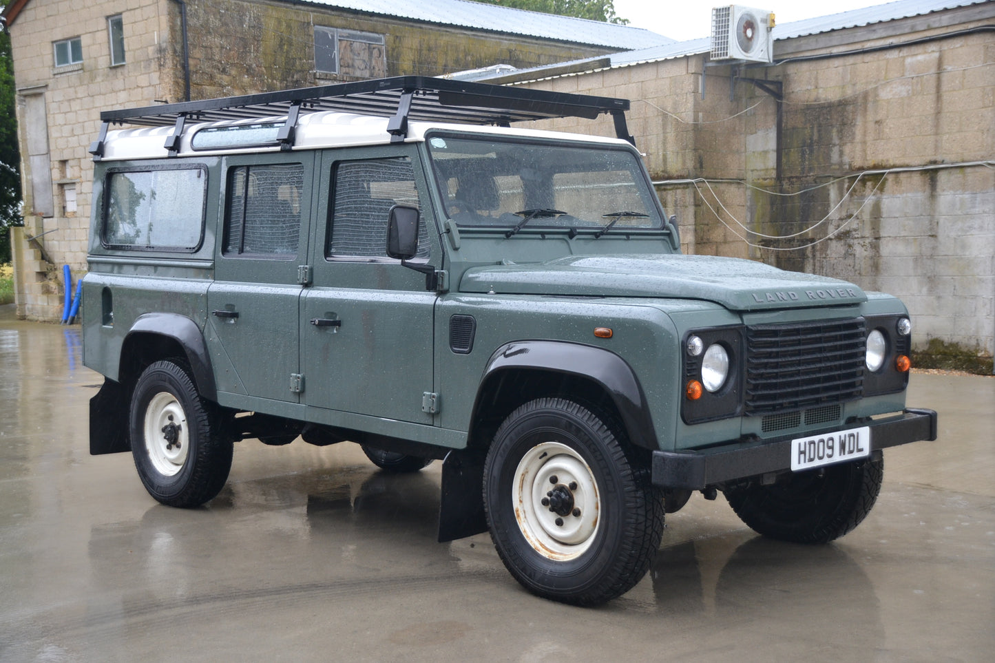 2009 Defender 110 Station Wagon 7 seats