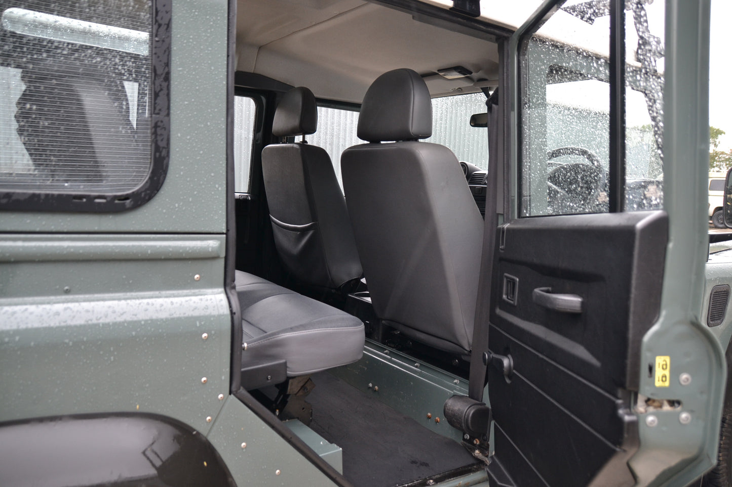 2009 Defender 110 Station Wagon 7 seats