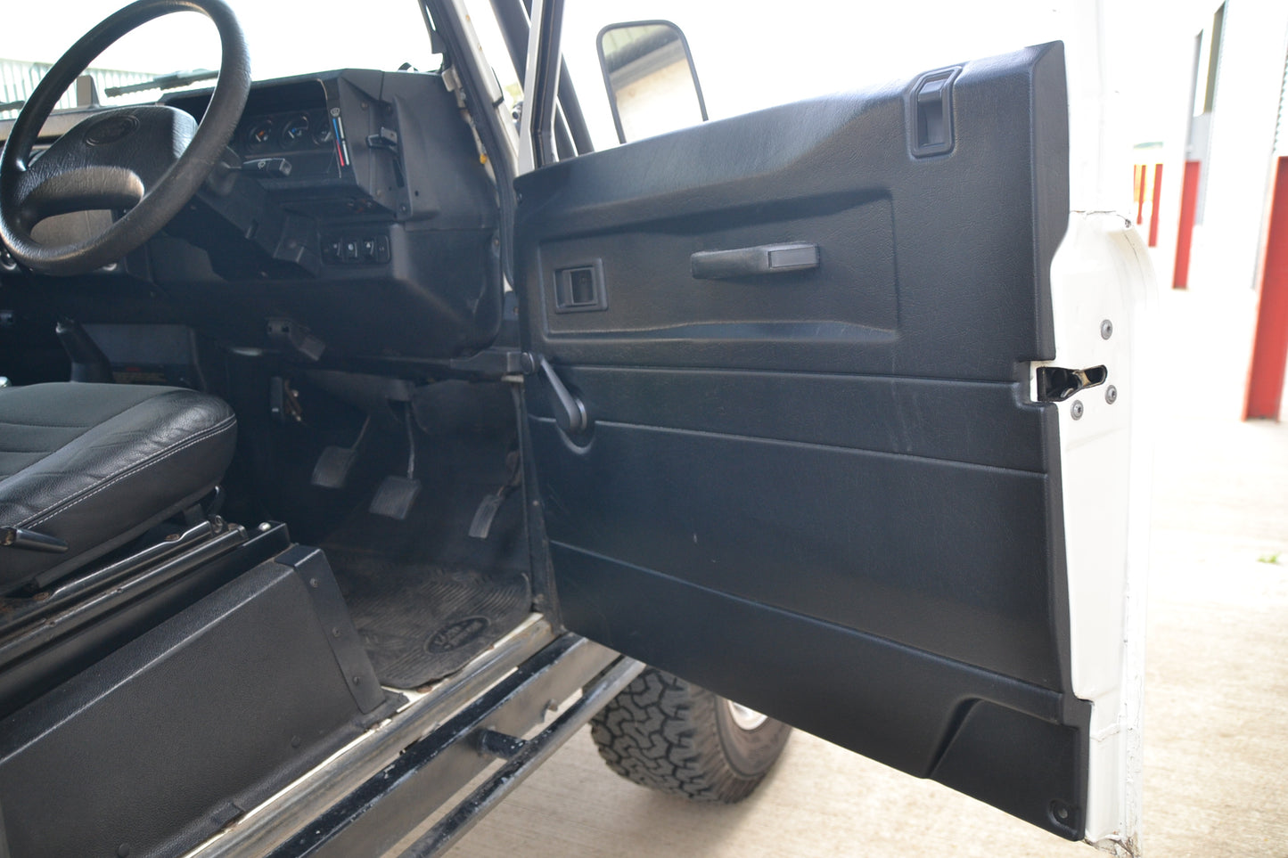 1999 Defender 90 TD5 Hard Top Expedition Equipped