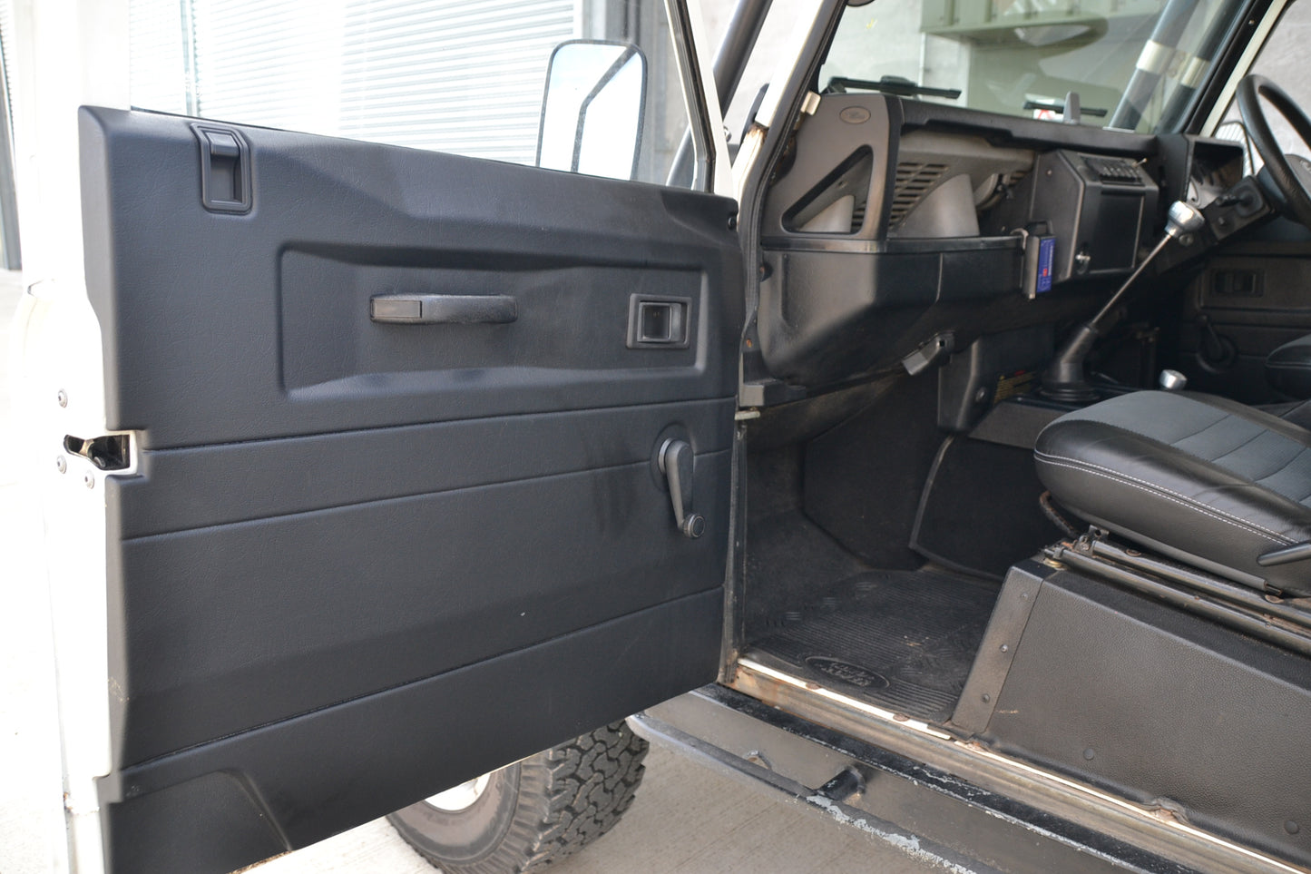 1999 Defender 90 TD5 Hard Top Expedition Equipped