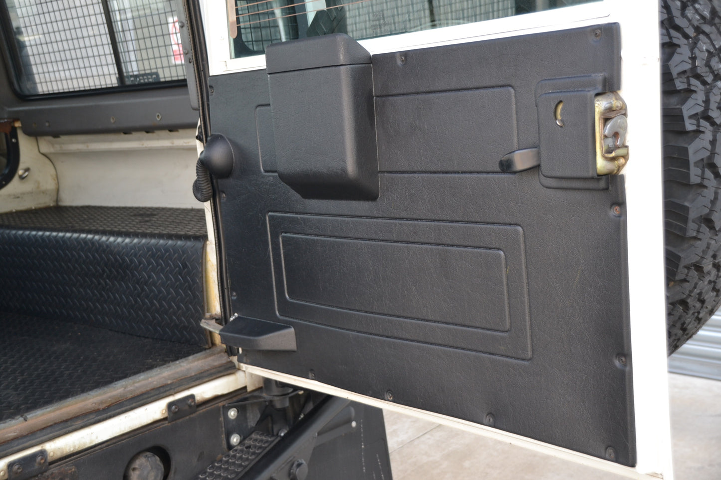 1999 Defender 90 TD5 Hard Top Expedition Equipped
