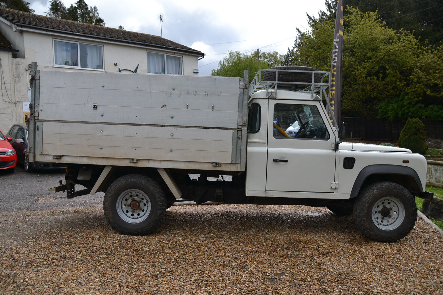 SOLD Defender 130 TD5 Tipper High sided with log/chipper partions