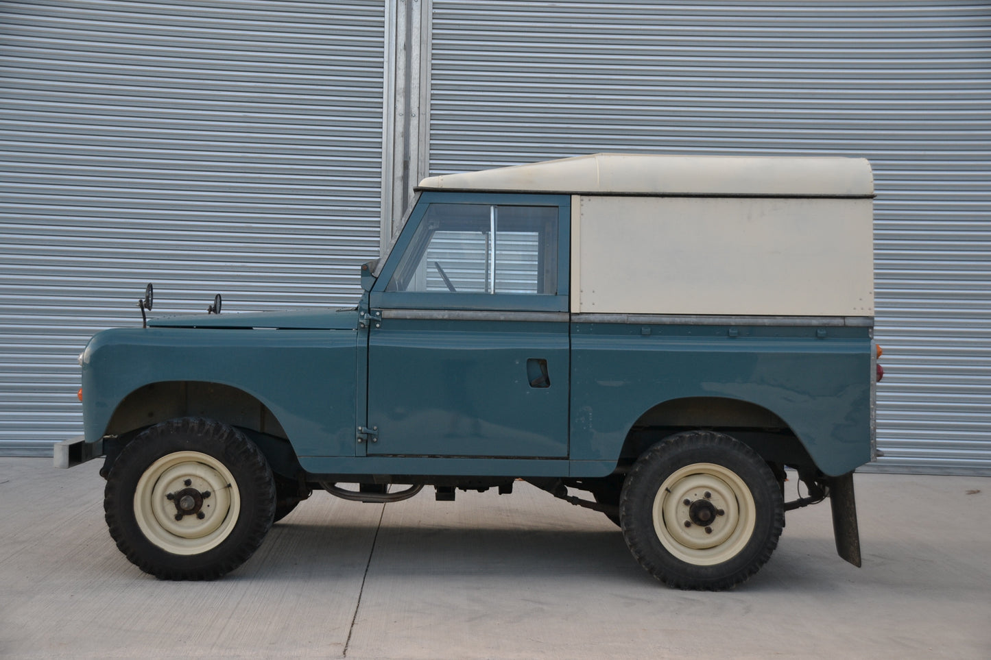 SOLD Land Rover Series 2 Hard-top 2.25 P