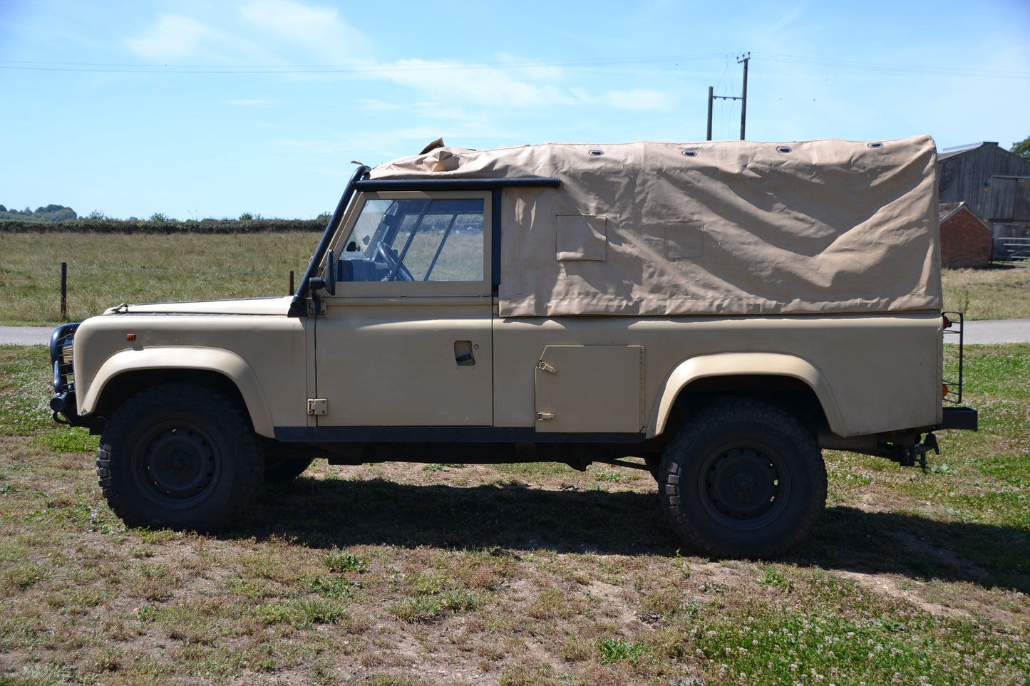 SOLD Defender 110 300 Tdi ex-military soft-top