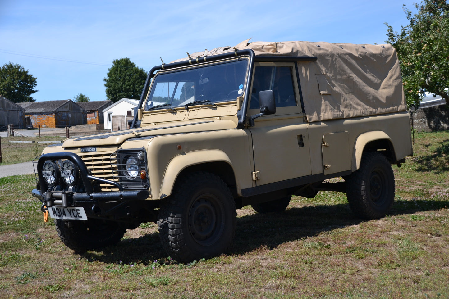 SOLD Defender 110 300 Tdi ex-military soft-top