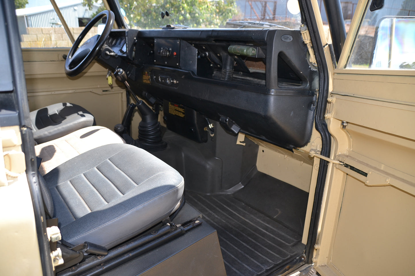 SOLD Defender 110 300 Tdi ex-military soft-top