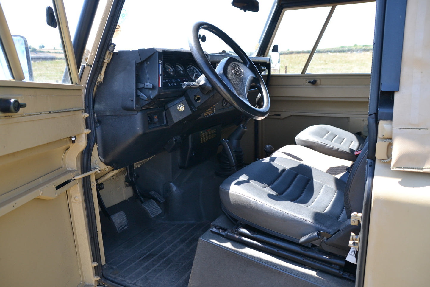 SOLD Defender 110 300 Tdi ex-military soft-top