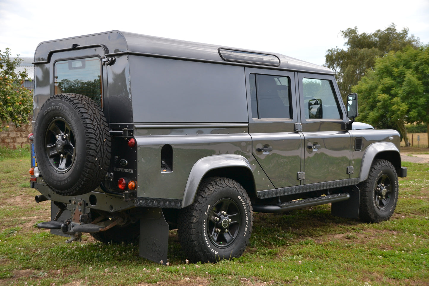 SOLD Defender 110 XS Station Wagon Utility